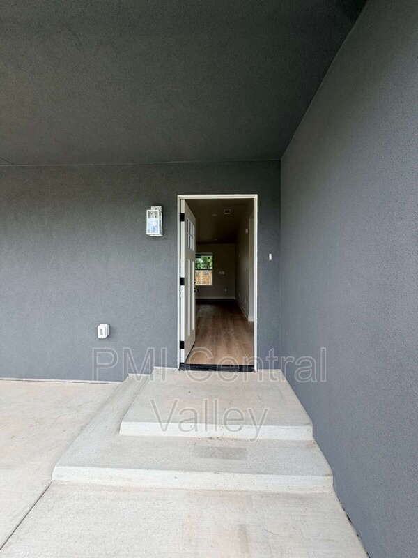 1710 Waverly Dr - Photo 3 of 38
