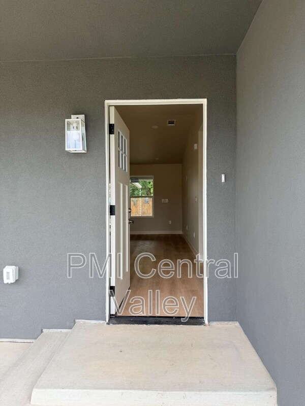 1710 Waverly Dr - Photo 4 of 38