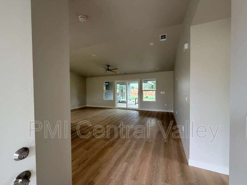 1710 Waverly Dr - Photo 5 of 38
