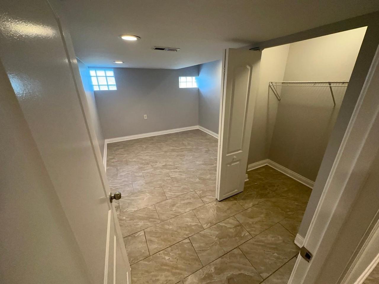 8209 S Prairie Ave - Photo 5 of 34