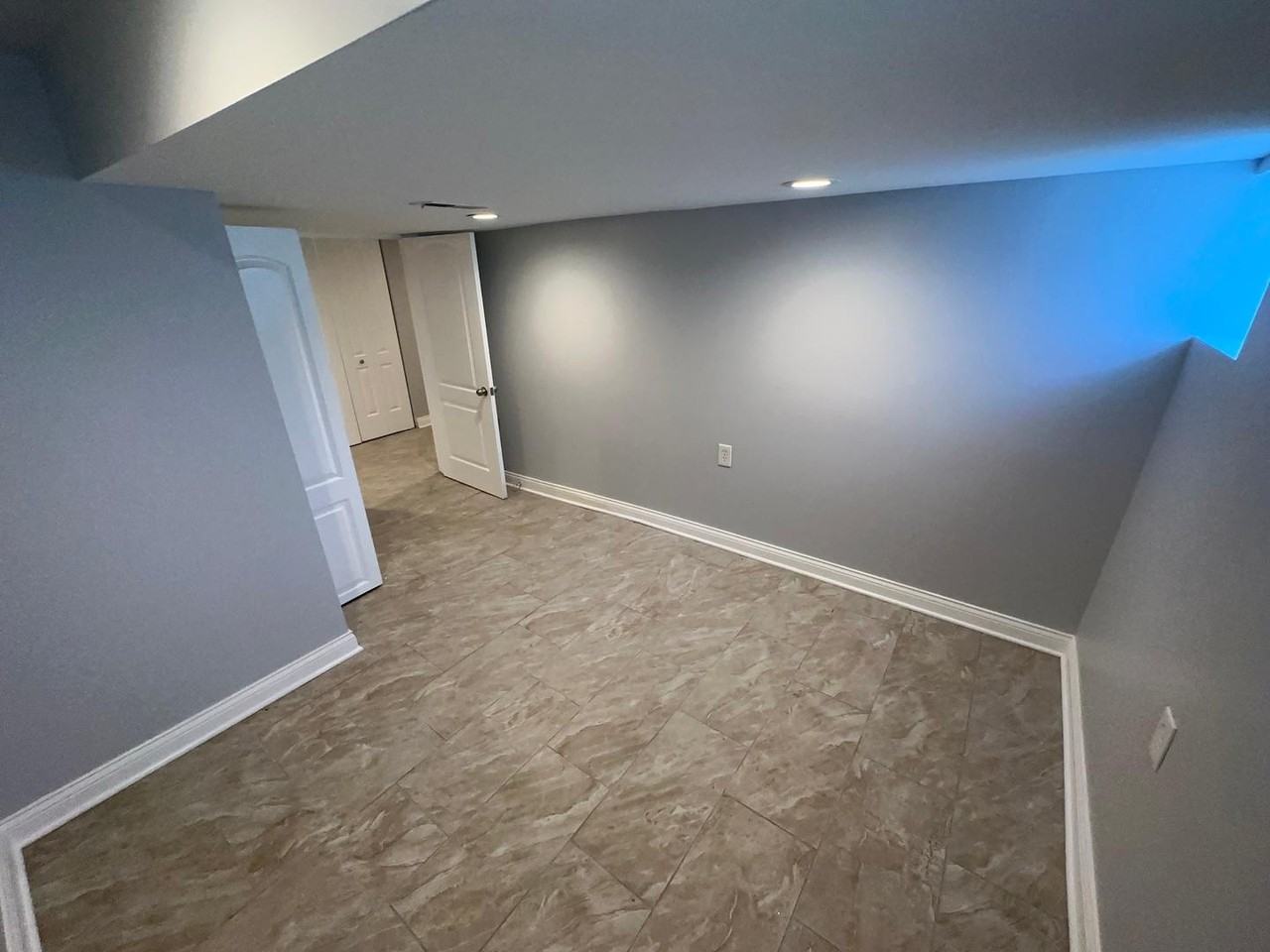 8209 S Prairie Ave - Photo 6 of 34