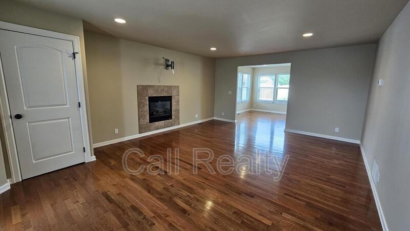 7813 S Parway Ln - Photo 2 of 17