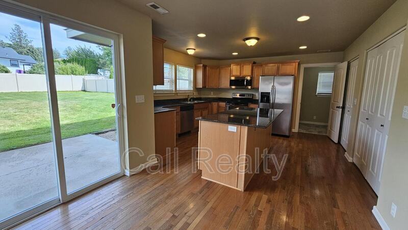 7813 S Parway Ln - Photo 7 of 17