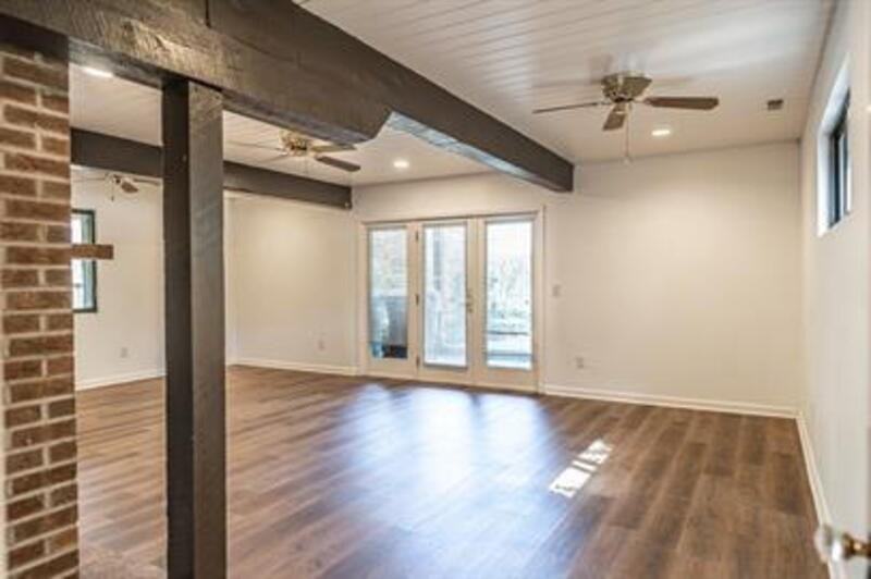 19 Shenecossett Ln - Photo 3 of 38