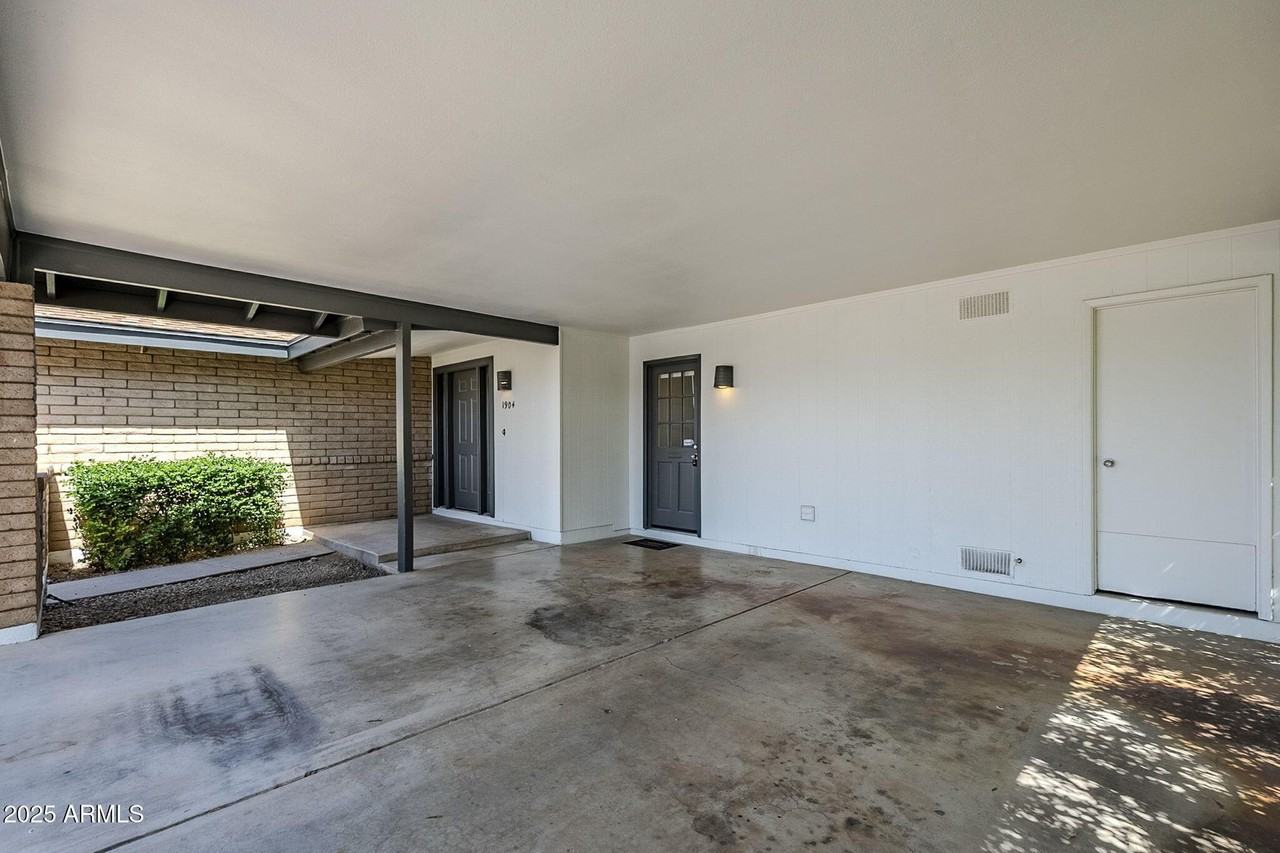 1904 E Manhatton Dr - Photo 5 of 50