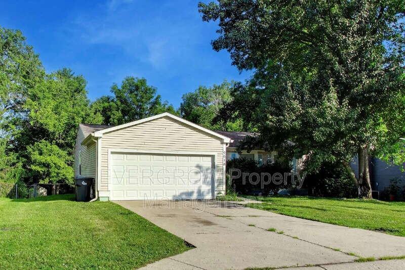 9518 Bent Brook Dr - Photo 2 of 36