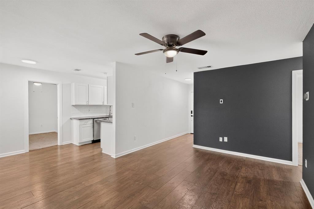 10332 Grabbs Ln - Photo 4 of 34