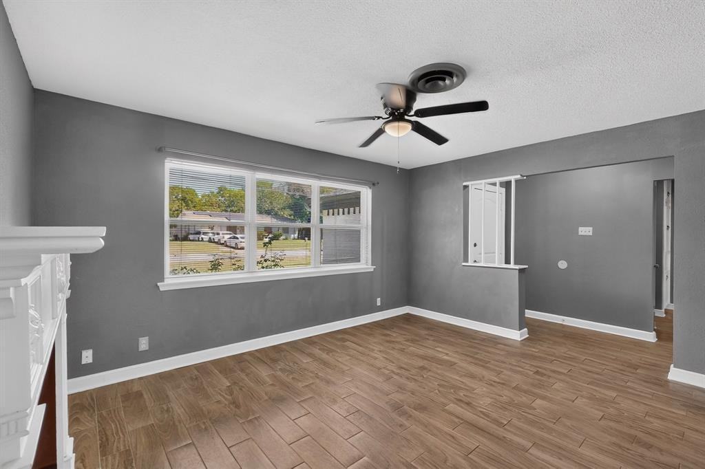 2228 52nd St - Photo 4 of 36