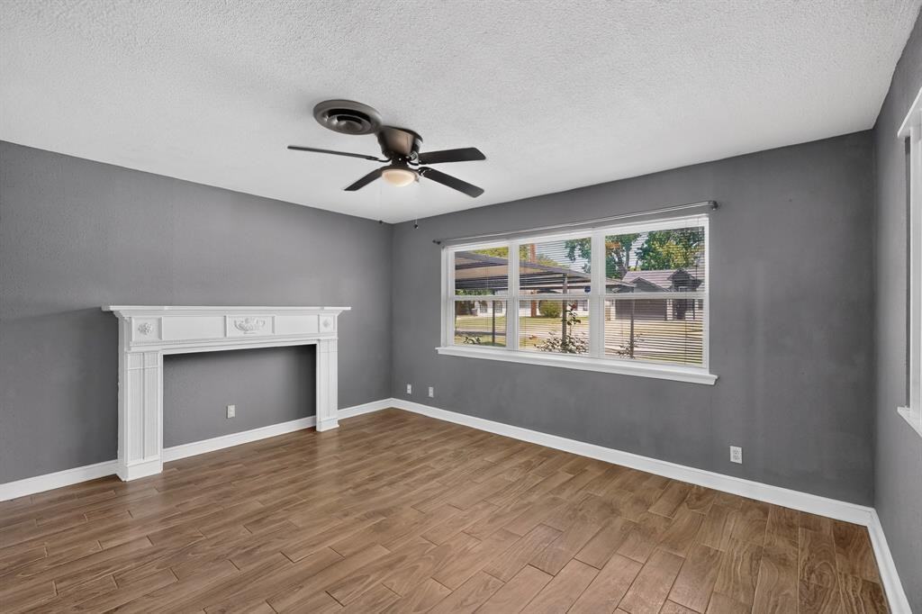 2228 52nd St - Photo 5 of 36