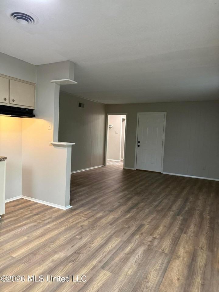 3105 Normandy Dr - Photo 3 of 14