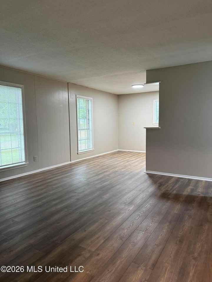 3105 Normandy Dr - Photo 5 of 14
