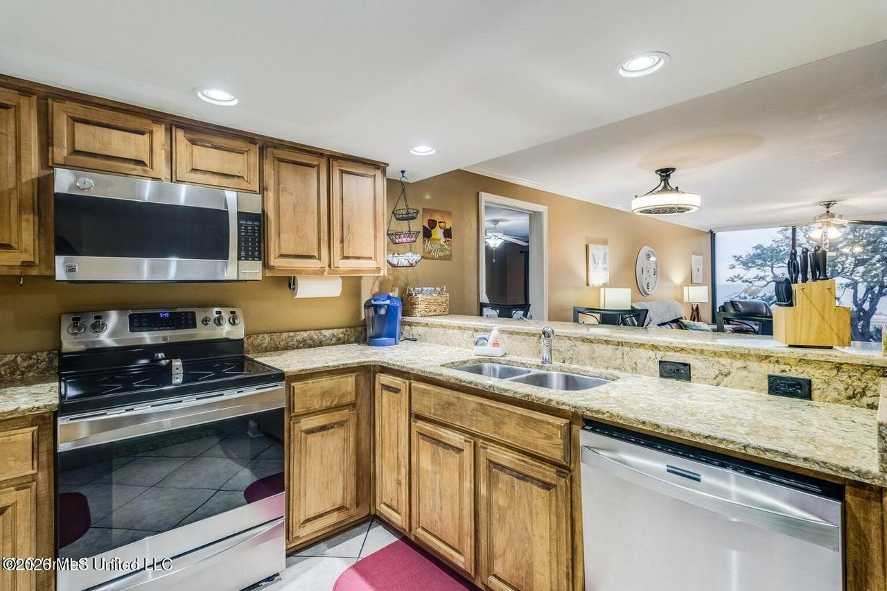 2046 Beach Blvd - Photo 5 of 23