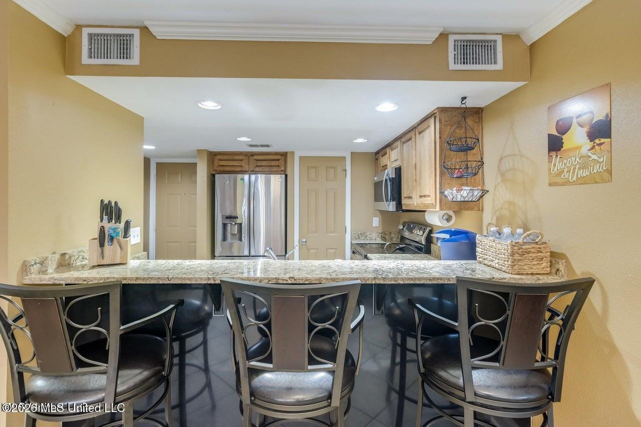 2046 Beach Blvd - Photo 6 of 23