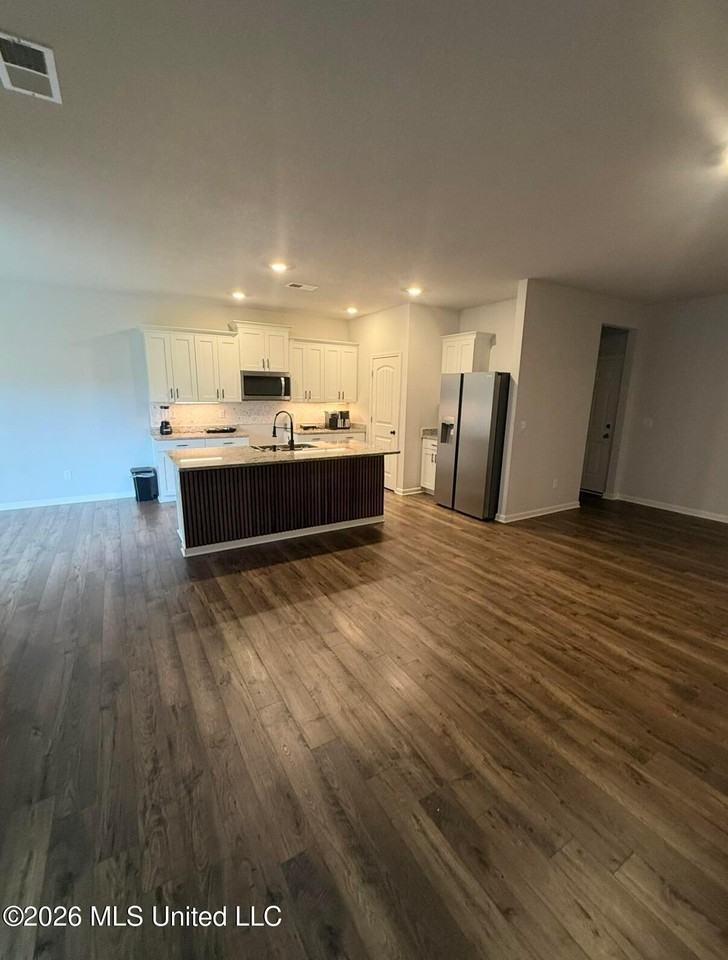63 Banks Blvd - Photo 2 of 8