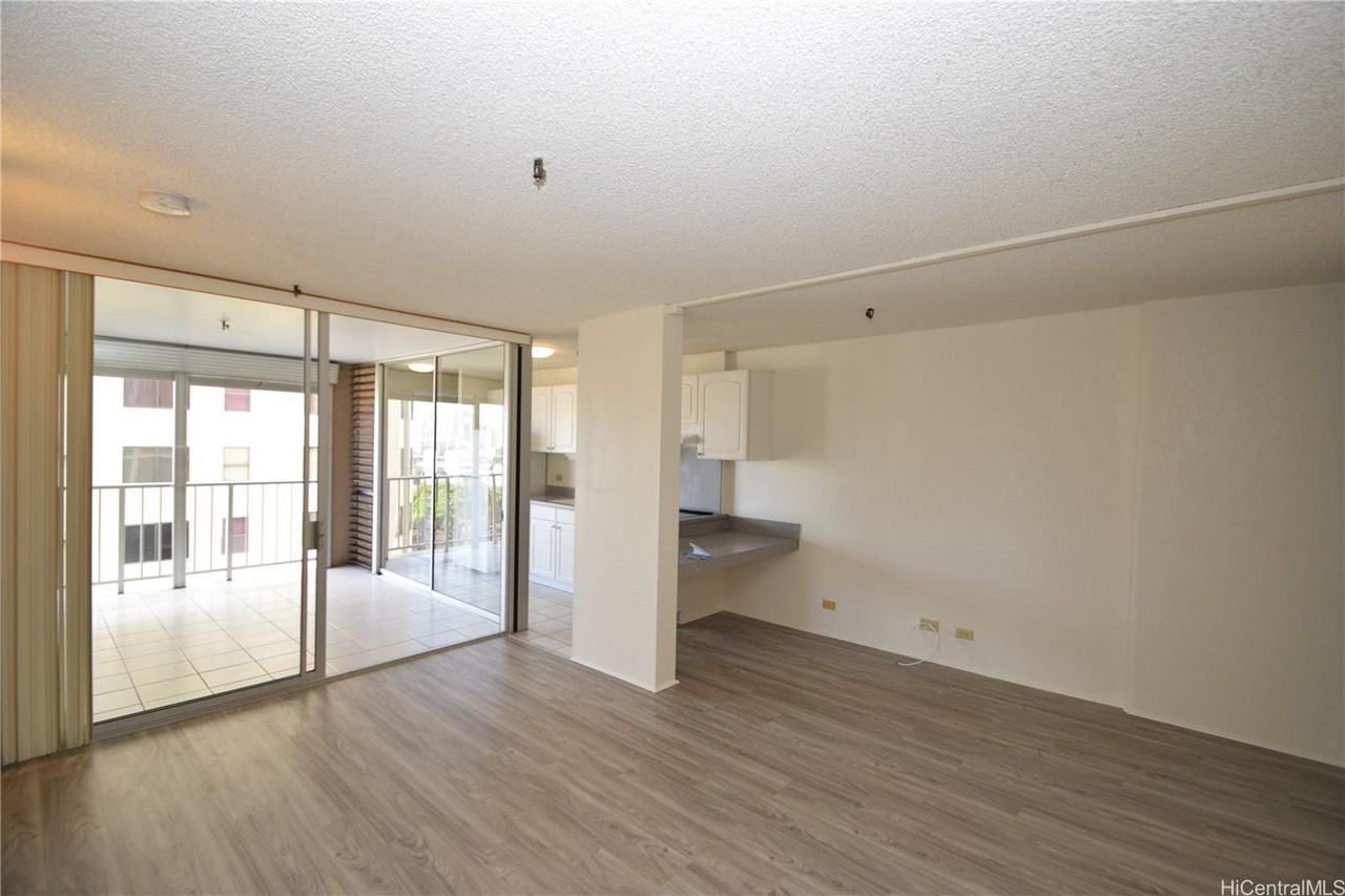 1228 Alexander St #802 - Photo 7 of 21