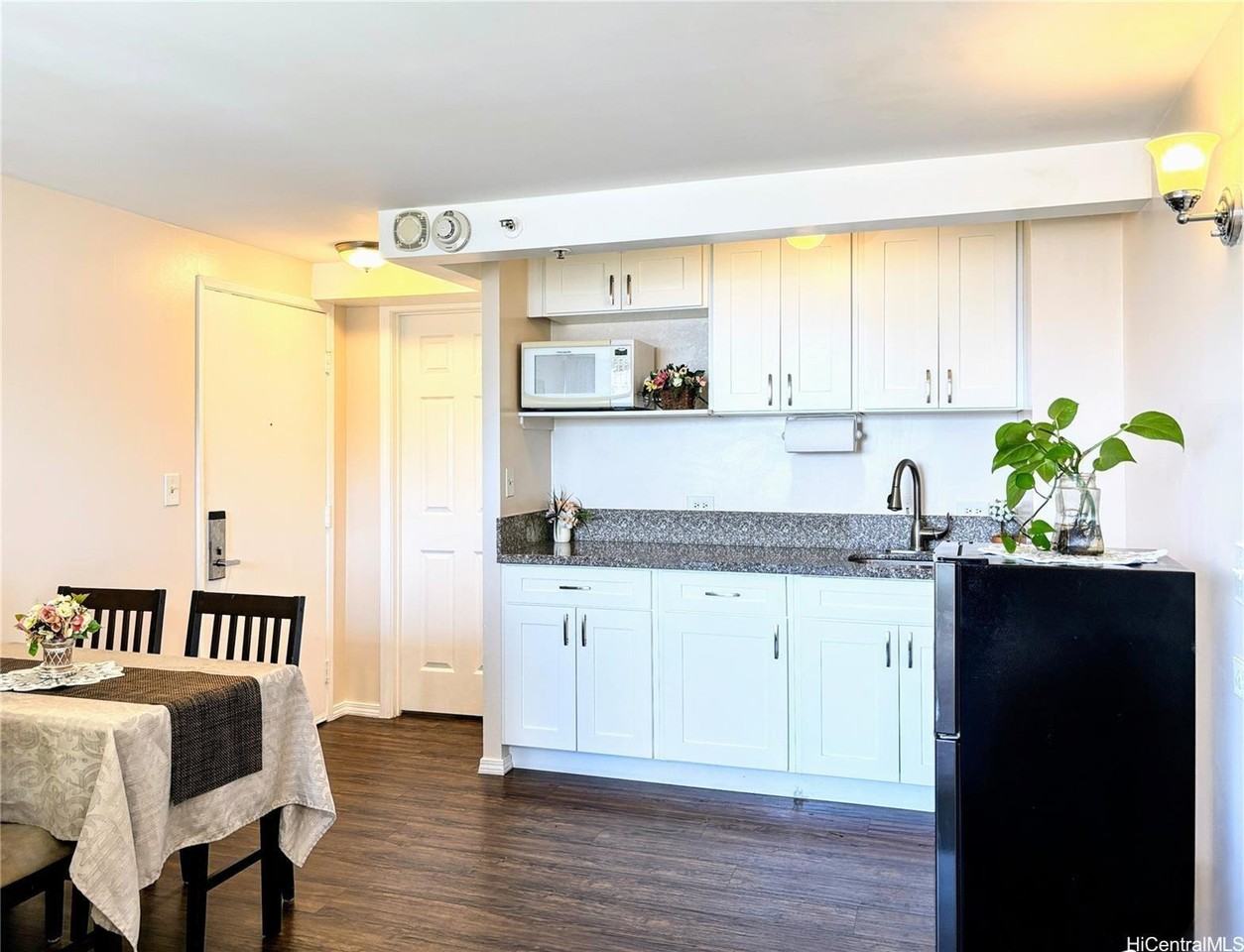 444 Niu St #3708A