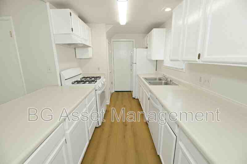 810 3rd St - Photo 4 of 30