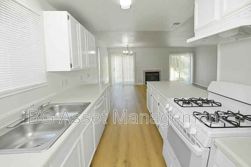 810 3rd St - Photo 6 of 30