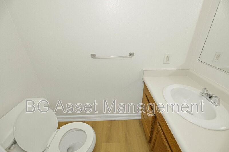 810 3rd St - Photo 7 of 30