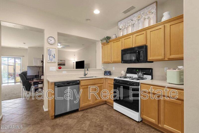 18337 N Soft Wind Dr - Photo 2 of 36