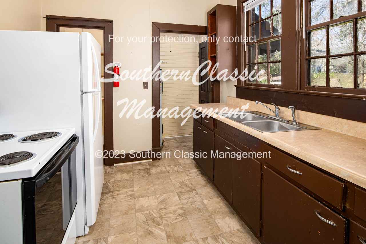 460 Baldwin Ave - Photo 4 of 14