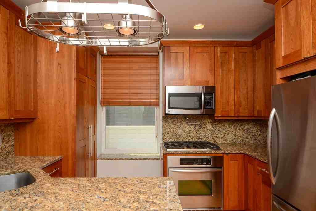 3614 N Bosworth Ave #1F - Photo 2 of 21