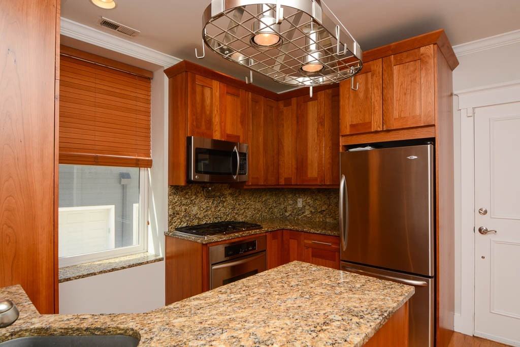 3614 N Bosworth Ave #1F - Photo 3 of 21