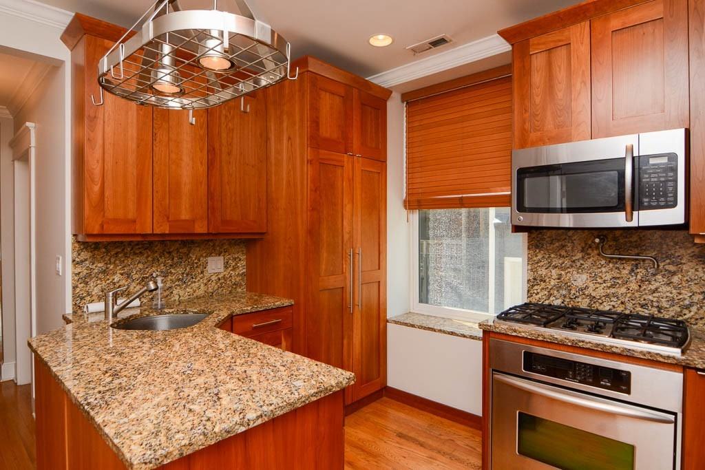3614 N Bosworth Ave #1F - Photo 4 of 21
