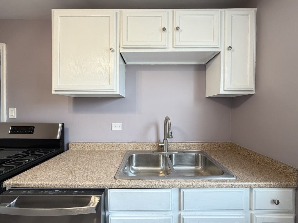 2057 E 72nd St #3 - Photo 4 of 21