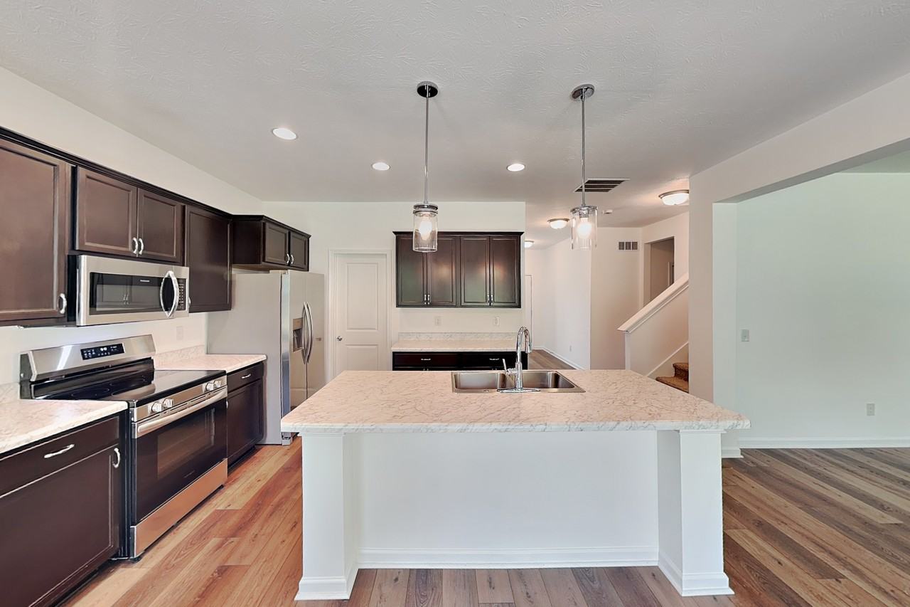 10506 Broadford St - Photo 3 of 18