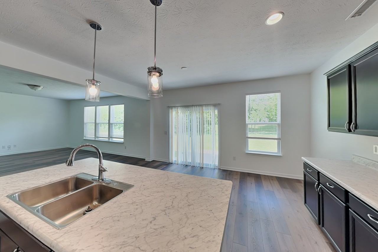 10506 Broadford St - Photo 4 of 18