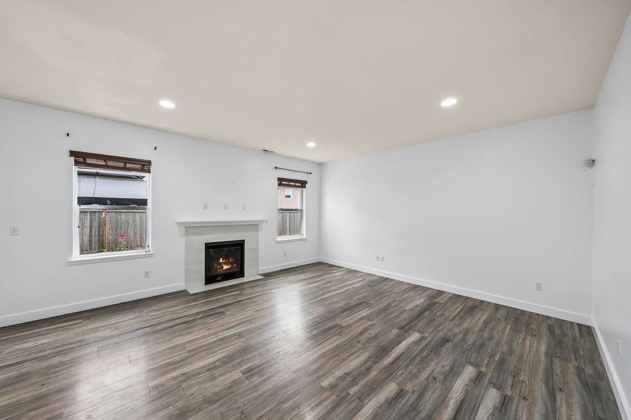 2434 195th St E - Photo 5 of 19