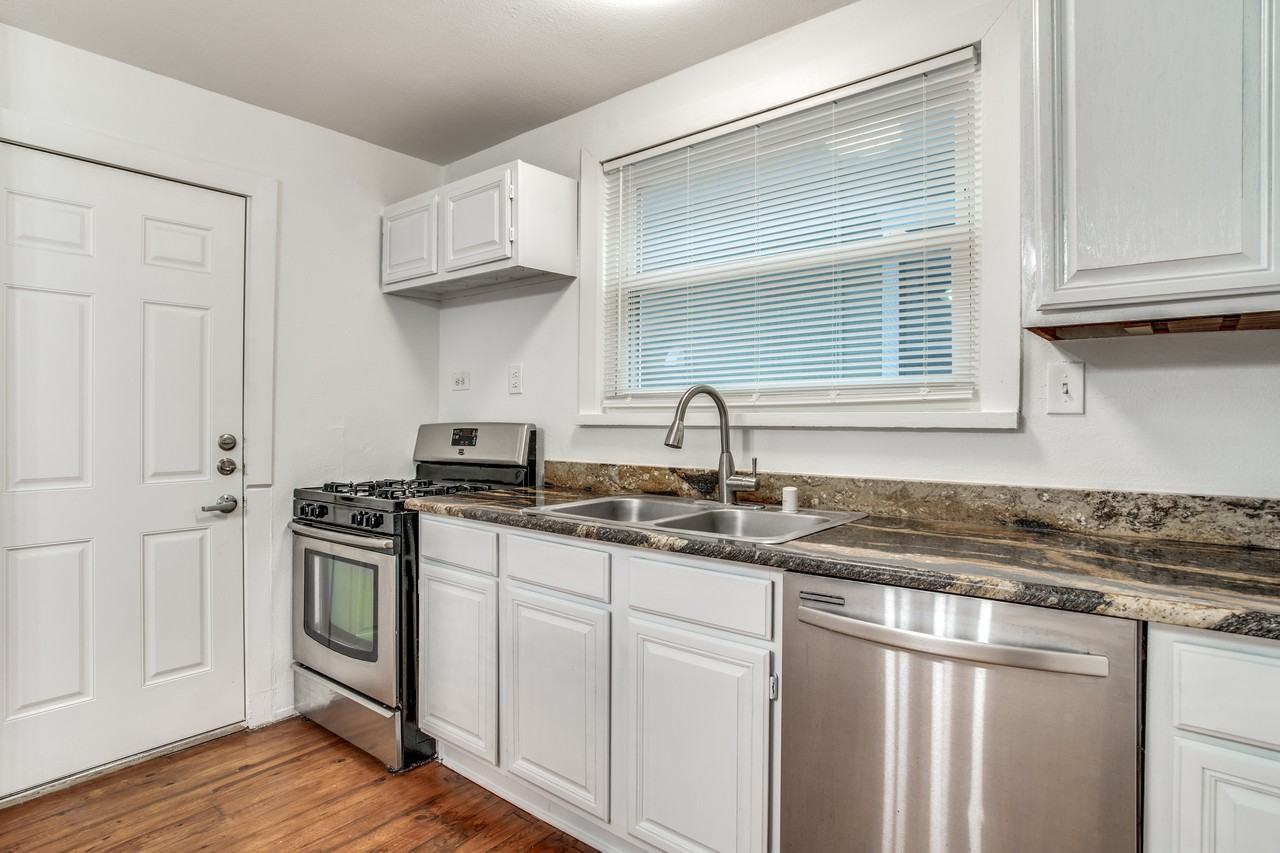450 W Canty St - Photo 7 of 12