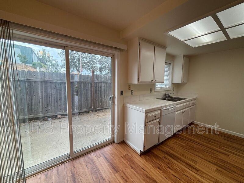 2515 Merrychase Dr #S - Photo 5 of 14