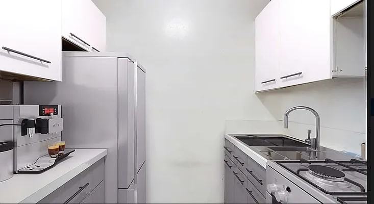 155 E 34th St - Photo 4 of 5