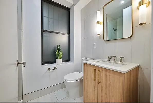125 Riverside Dr - Photo 3 of 6