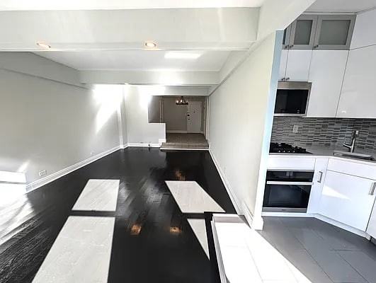 123 E 37th St - Photo 4 of 7