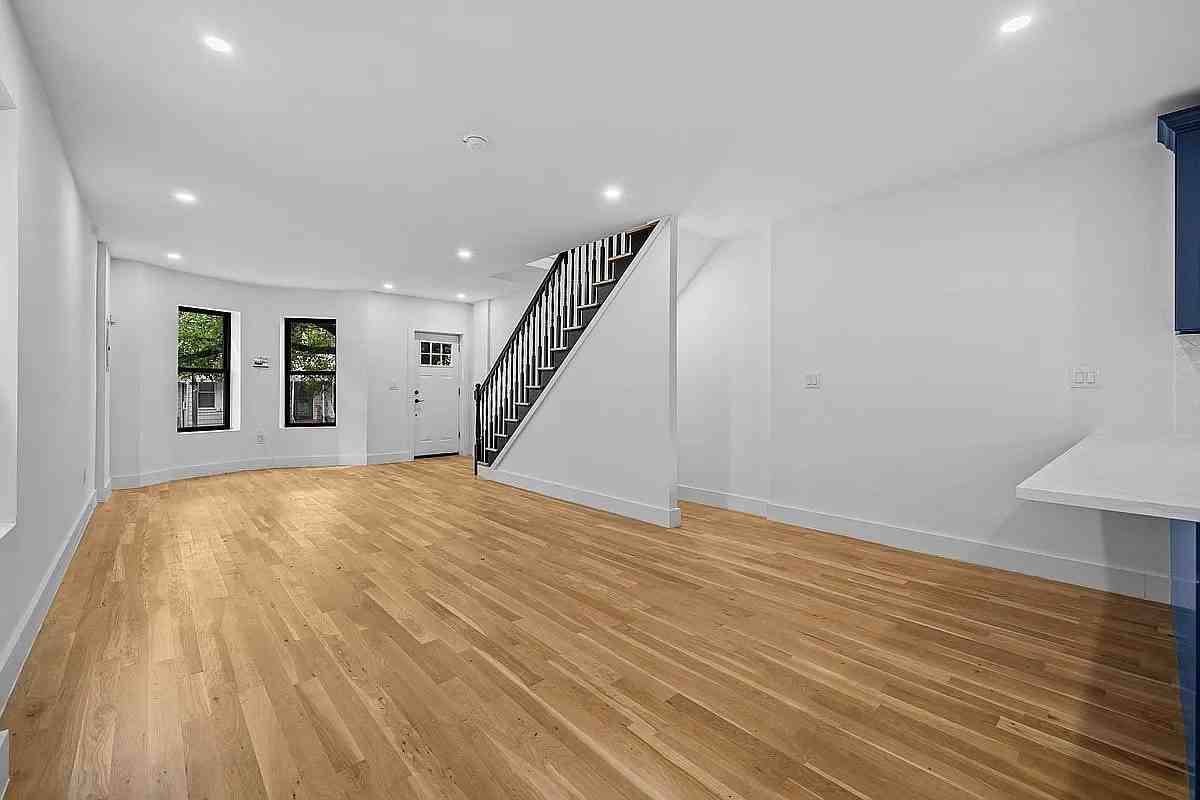371 Grant Ave - Photo 4 of 12