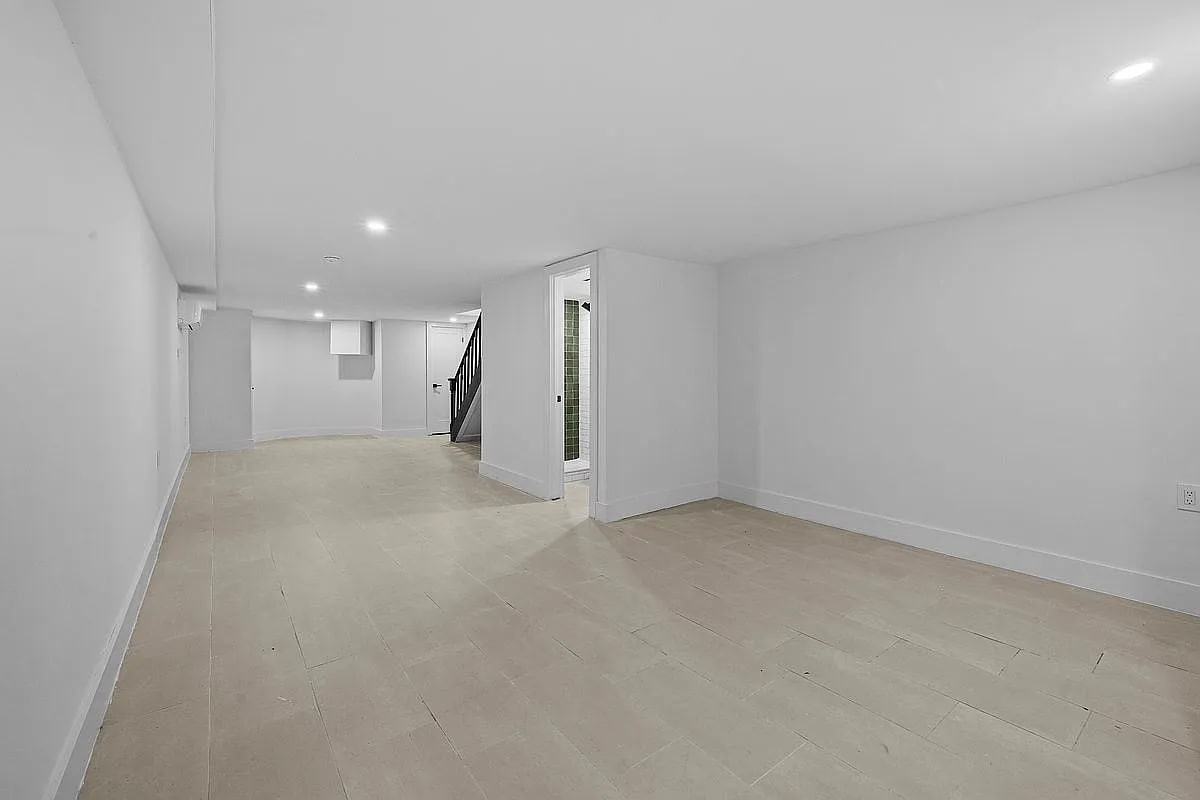 371 Grant Ave - Photo 5 of 12