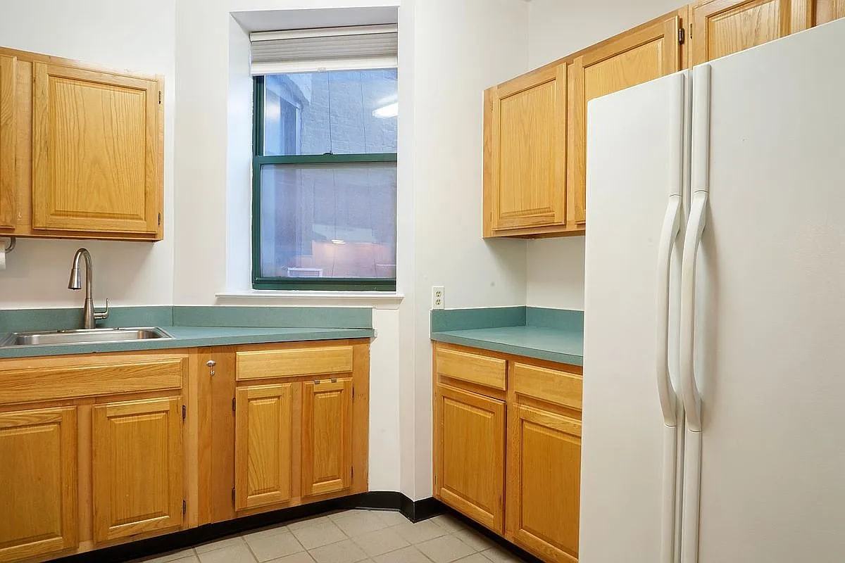 371 W 117th St - Photo 6 of 8