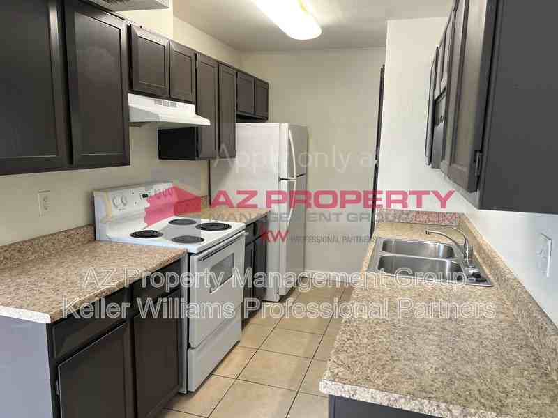 6033 W Golden Ln - Photo 3 of 12