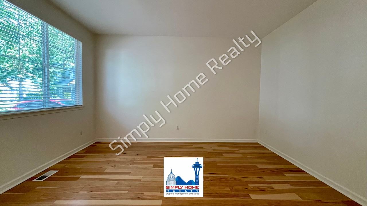 6733 Steamer Dr Se - Photo 6 of 29