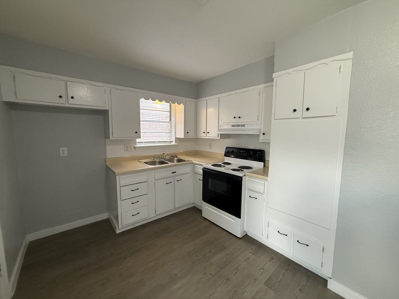 224 Nw 85th St - Photo 4 of 15