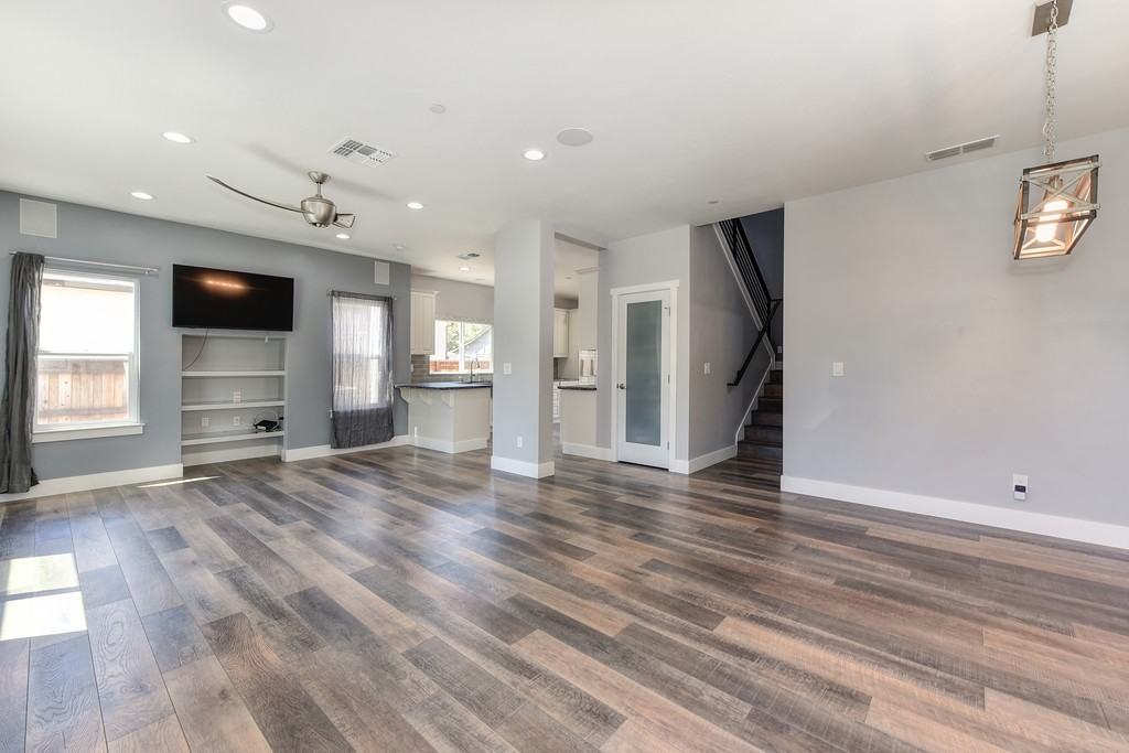 4121 Pine St - Photo 2 of 9