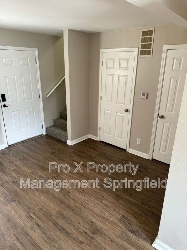 2929 E University St #6 - Photo 5 of 21