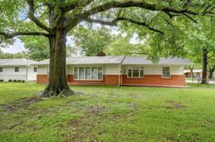 featured image of 906 N Belview Ave