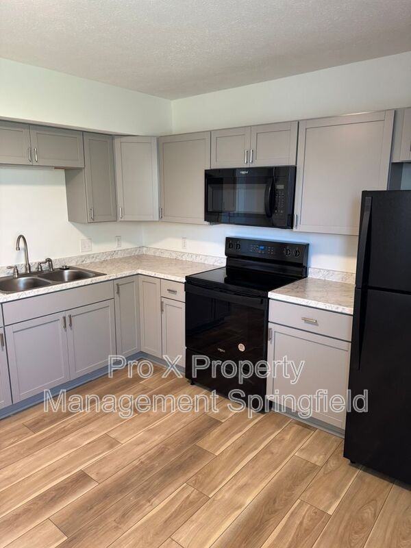 615 E Bain St - Photo 4 of 18