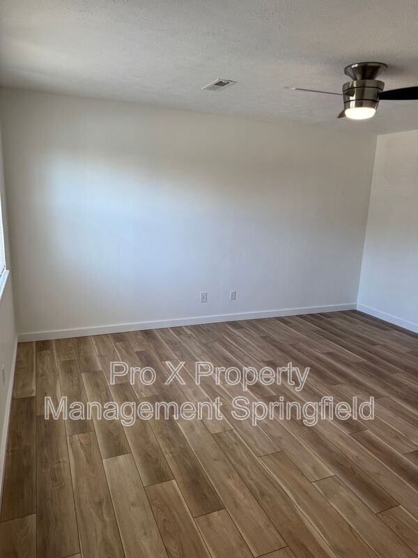 615 E Bain St - Photo 3 of 18