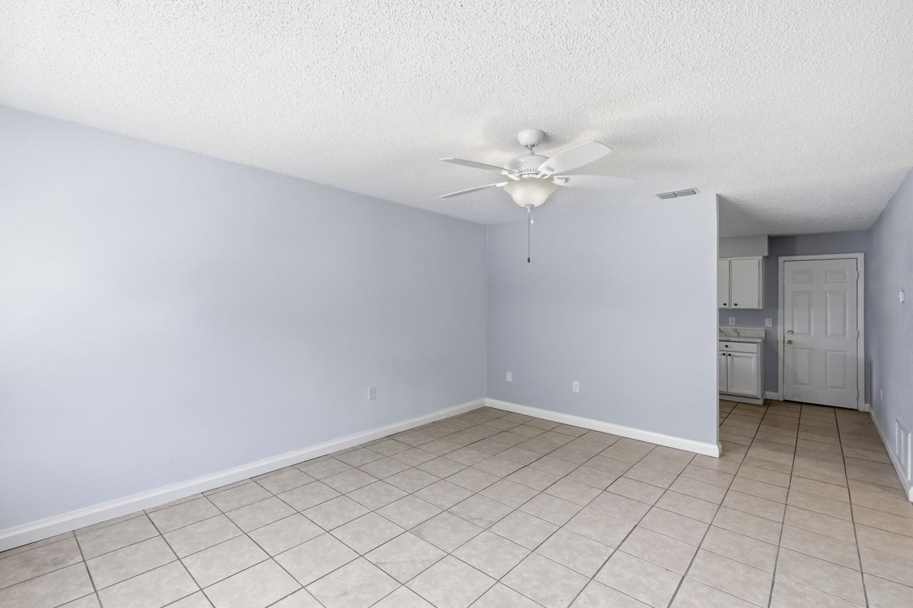1725 Birchwood Cir - Photo 2 of 12