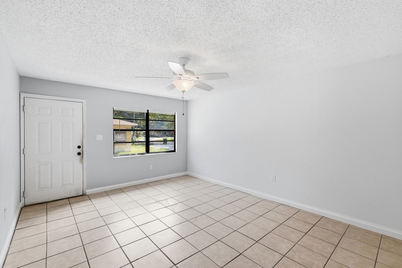 1725 Birchwood Cir - Photo 3 of 12